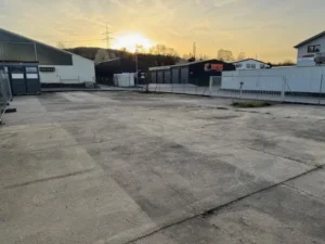 Keltern - Verkaufs- oder Lagerplatz - bei Bedarf mit Büro u. Werkstatt günstig zu vermieten! Auf Anfrage Miete/Jahr 500 m² Grundstücksfläche Objekt-ID.: E-1344