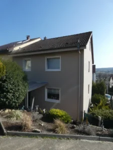Niefern - Großzügige, hochwertig renovierte Doppelhaushälfte mit ELW und Garage! 680.000 € Kaufpreis 3.469 €/m² 5,5 Zi. 196 m² Wohnfläche 439 m² Grundstück Objekt-ID.: E-1342